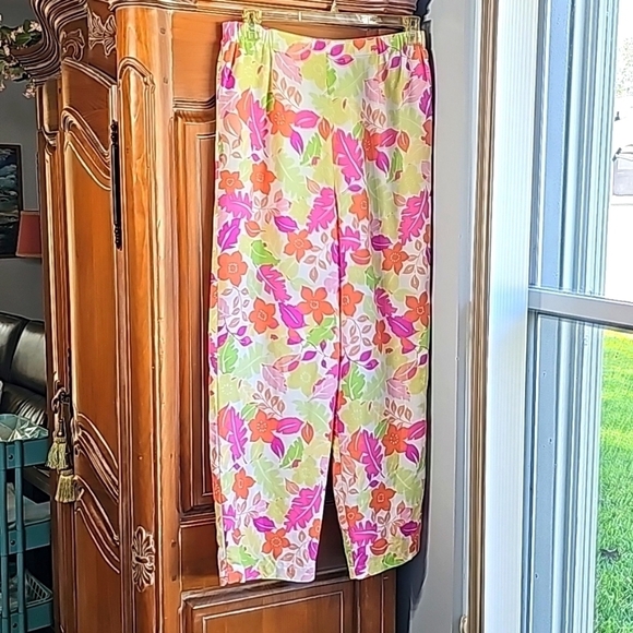 TALBOTS FLORAL PRINT, Pants size large. Elastic waist. Made in the USA. Lined. - Picture 1 of 8